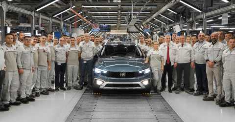 1 milyonuncu Fiat Egea, banttan indi